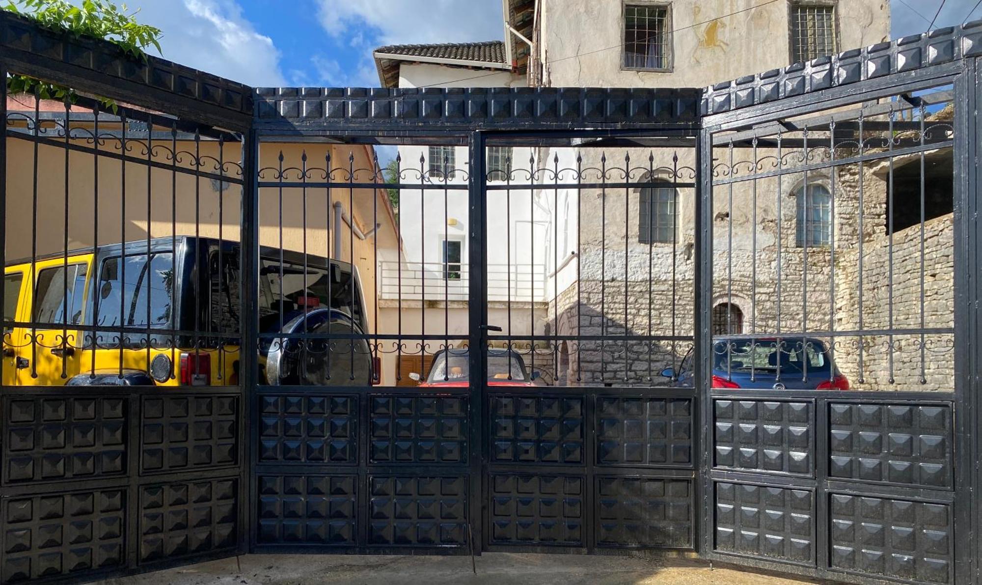 Yuri Guest House Gjirokaster Luaran gambar