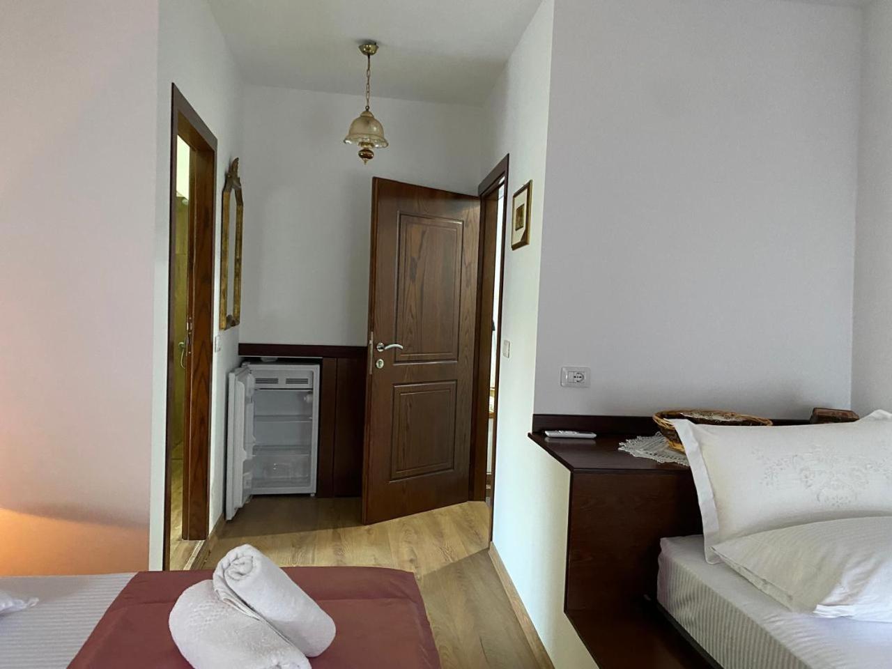 Yuri Guest House Gjirokaster Luaran gambar